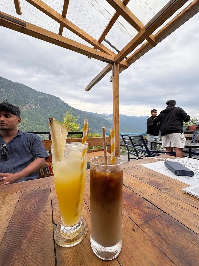 A slower kind of afternoon at Rocky’s Café, Old Manali